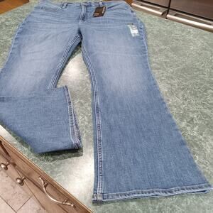Lee Womens Bootcut Mid-Rise Jeans Sz 18 Short NWT Med Wash Ultra Comfort Flex